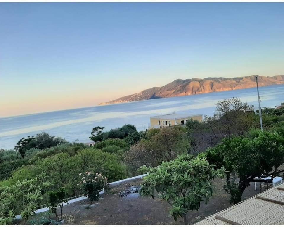 Villa Insolia Santa Marina Salina Quarto foto